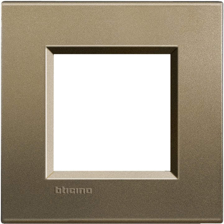 Placca 2/3/4/7 Posti Square Bticino LivingLight SQ: Eleganza e Funzionalità per la Tua Casa